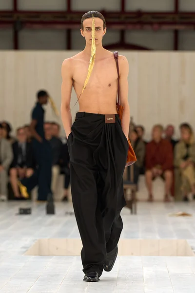 Look 19